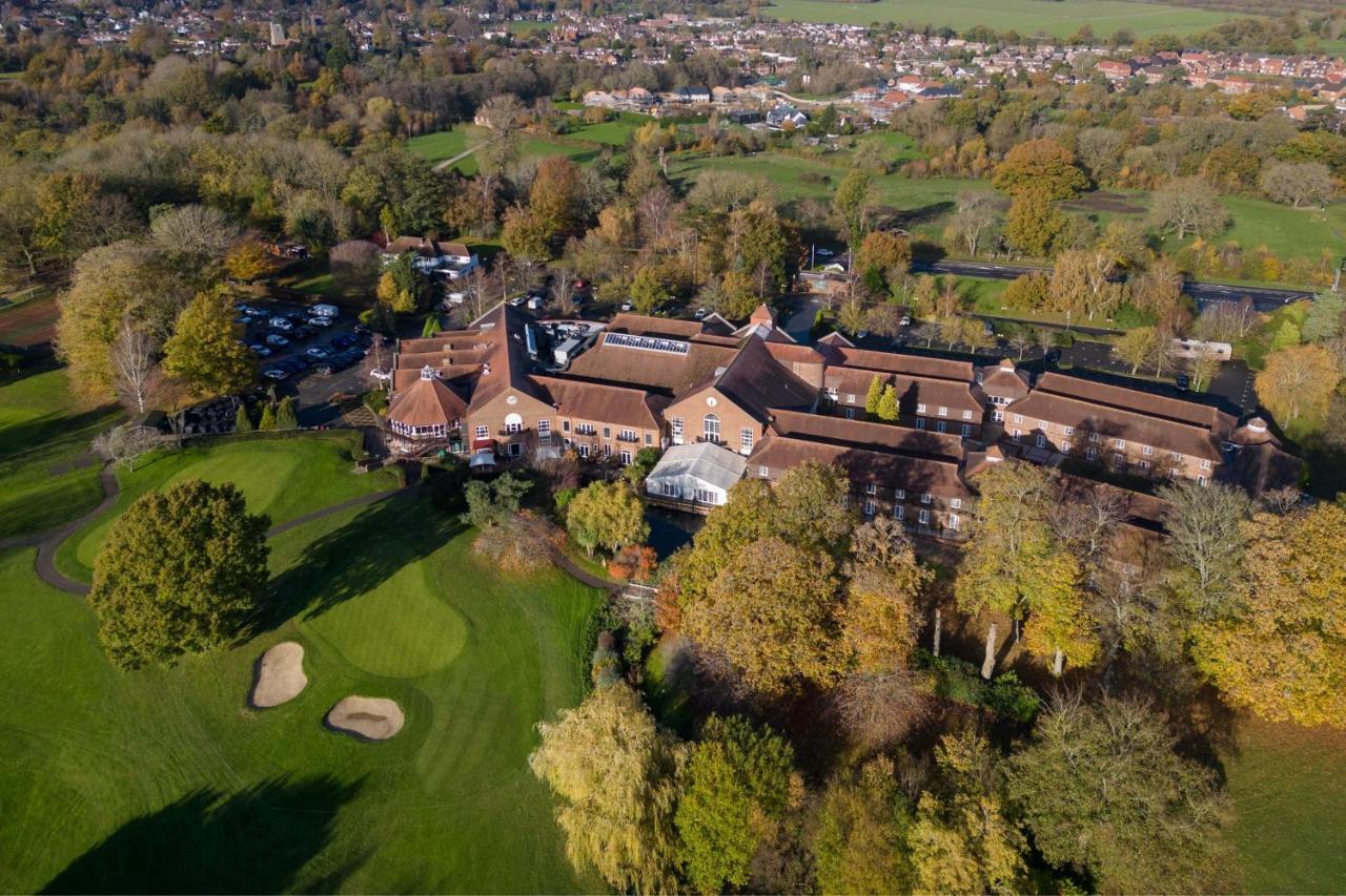 Delta Hotels By Marriott Tudor Park Country Club Maidstone Esterno foto