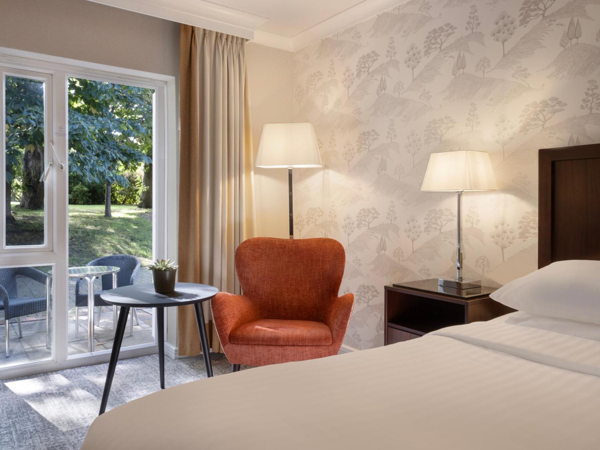 Delta Hotels By Marriott Tudor Park Country Club Maidstone Esterno foto