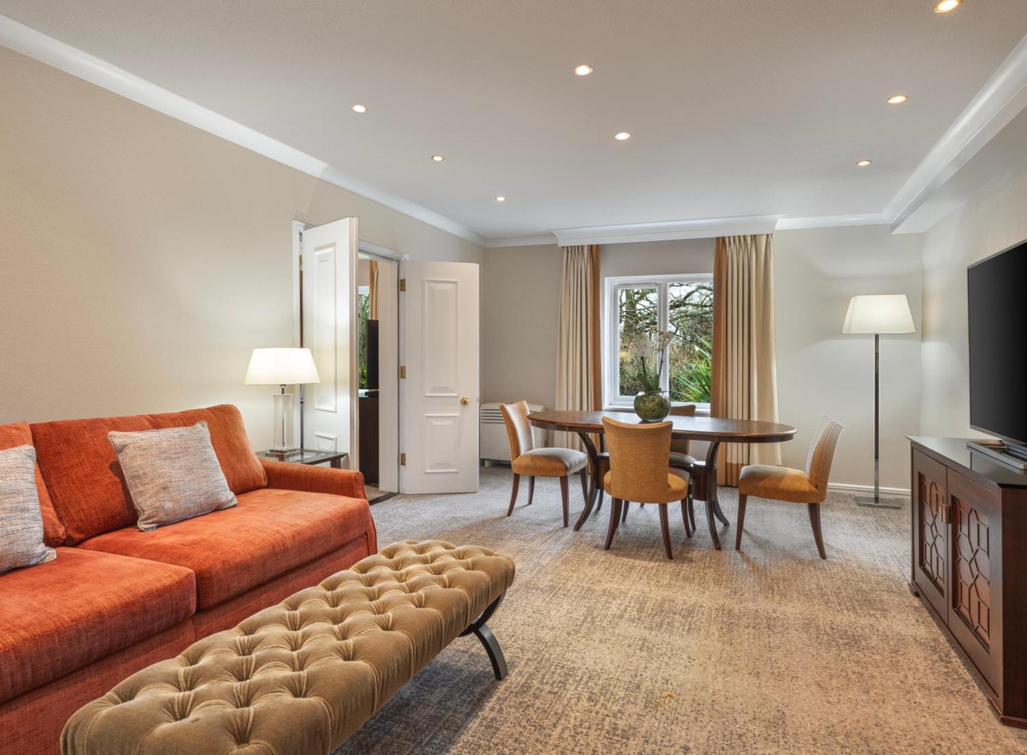 Delta Hotels By Marriott Tudor Park Country Club Maidstone Esterno foto