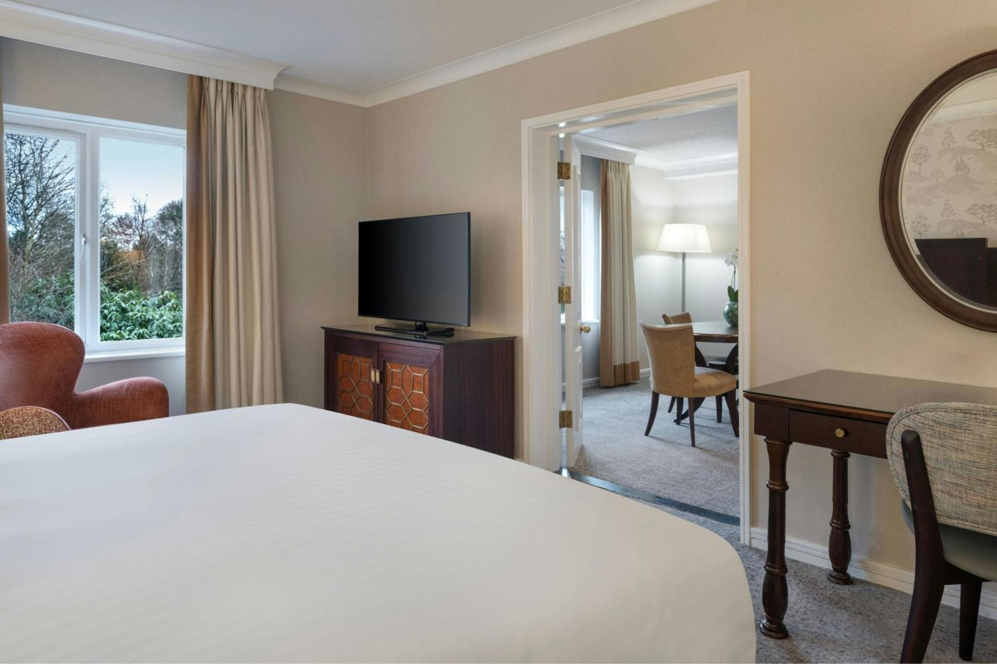 Delta Hotels By Marriott Tudor Park Country Club Maidstone Esterno foto