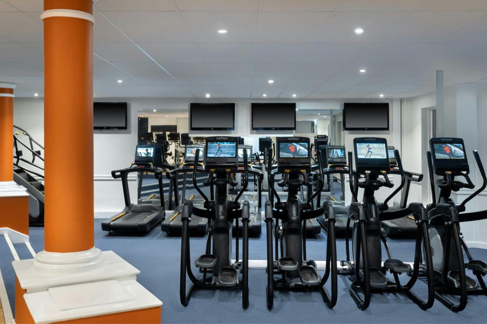 Delta Hotels By Marriott Tudor Park Country Club Maidstone Esterno foto