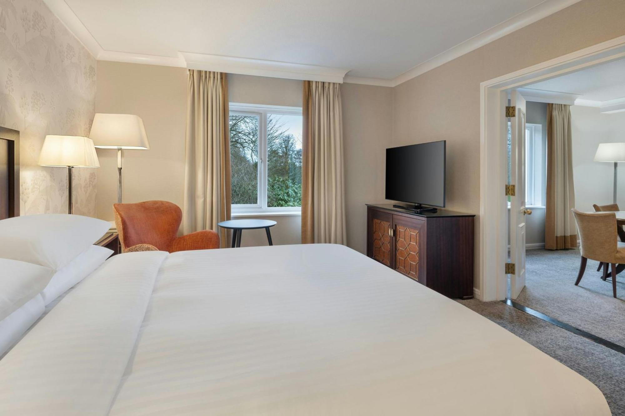 Delta Hotels By Marriott Tudor Park Country Club Maidstone Esterno foto